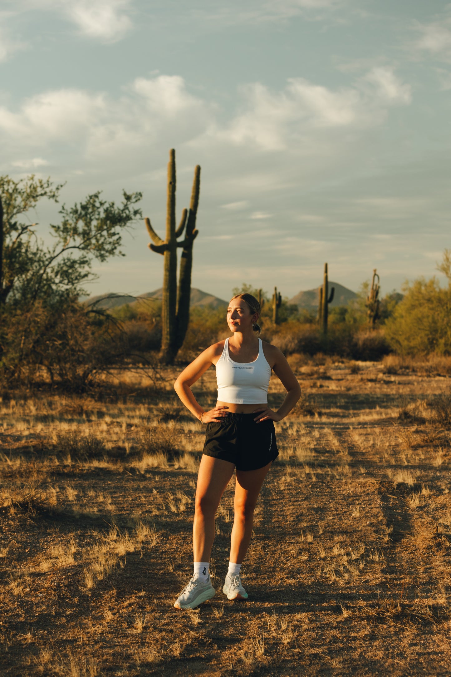 CROPPED TRAINING TANK IN WHITE