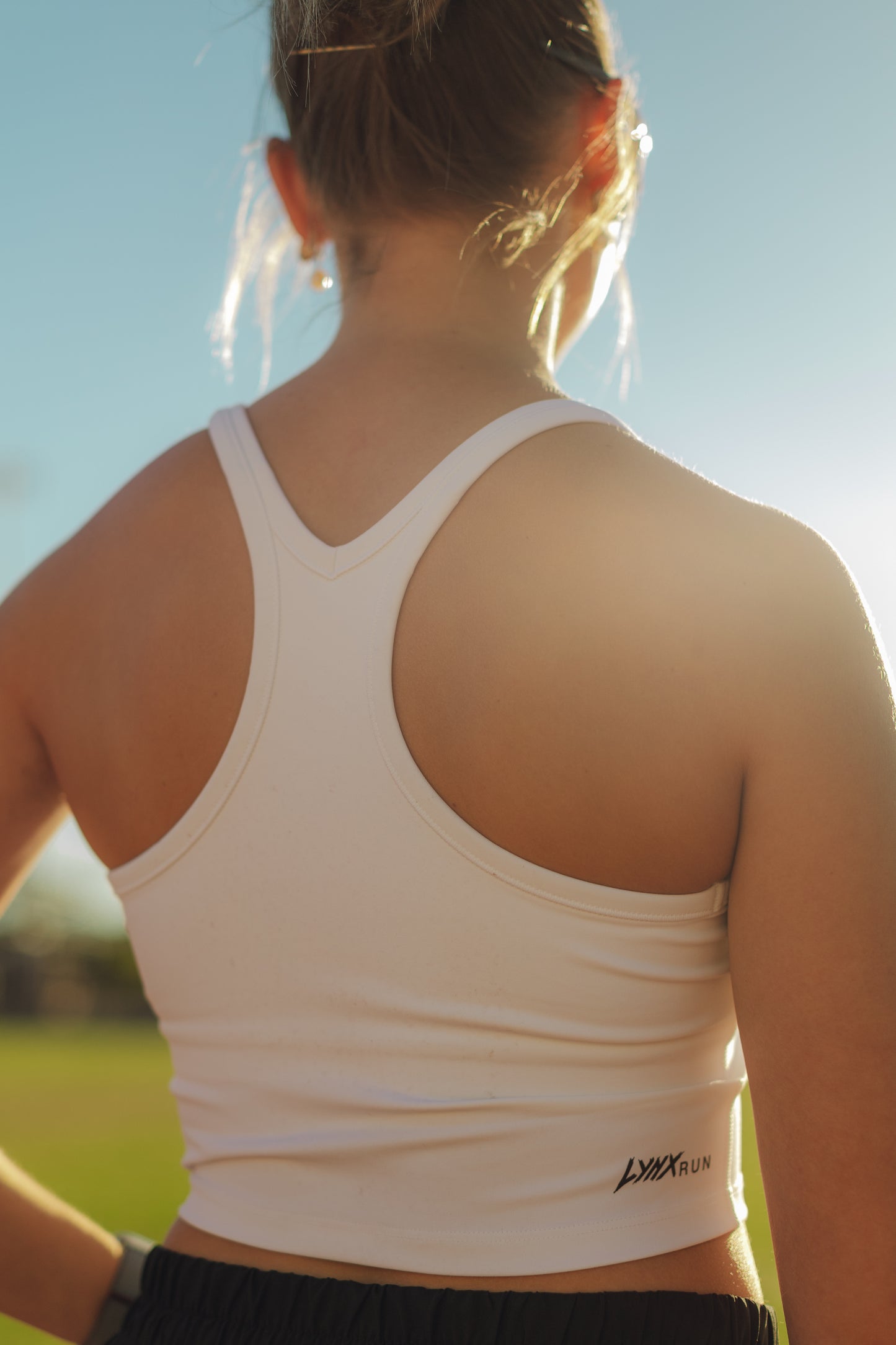 CROPPED TRAINING TANK IN WHITE